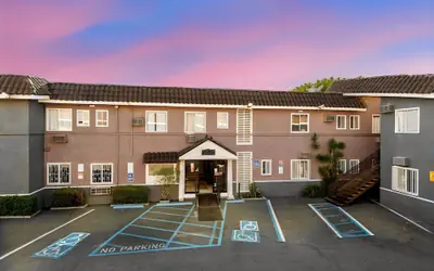 Encore Inn Inglewood