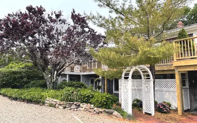 Salt House Inn