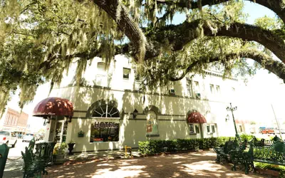 Oaak Tree Hotel