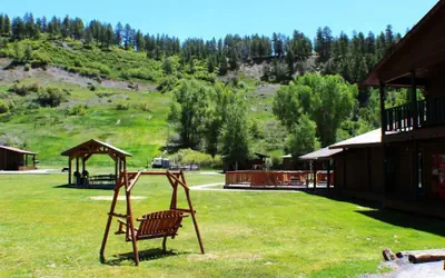 High Creek Lodge & Cabins