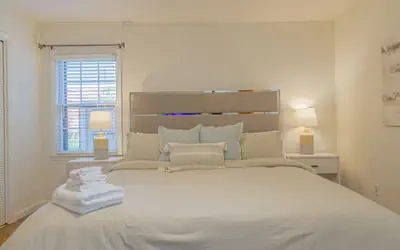 Relaxing 3BR Getaway with Pool and games