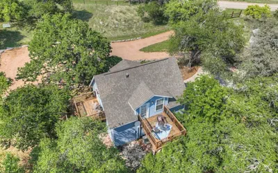Cactus Flower Treehouse-pet Friendly-hill Country Views!