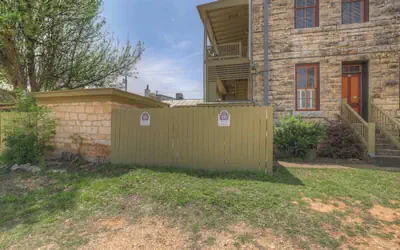Fountain Suite-stay Right on Historic Main Street in the Heart of Fredericksburg