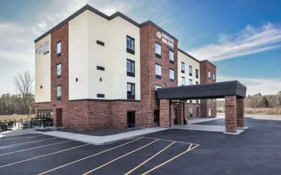 Cobblestone Hotel & Suites - Waukesha/West Milwaukee