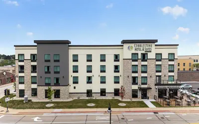 Cobblestone Hotel & Suites - Waukesha/West Milwaukee