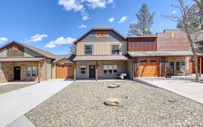 Gold Mining Condo King Bed Modern Comforts