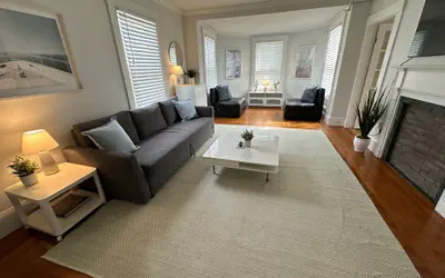 Entire Charming Victorian Home Downtown Newport