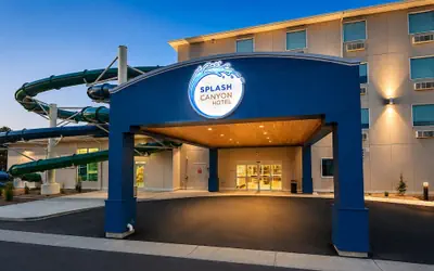 Splash Canyon Hotel