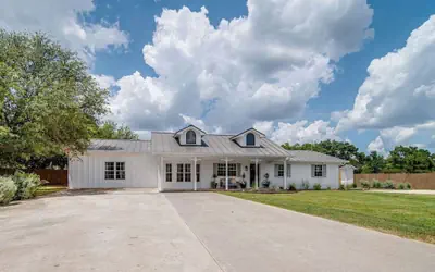 108 Wisteria Dr