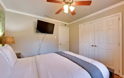 The Homestead Luxury-cozy 2BR Apartments Near SFA