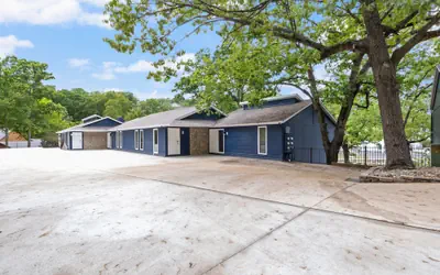 Our Cove Retreat - Perfect for Wave-free Swimming, Tanning & Prime Location Fun!