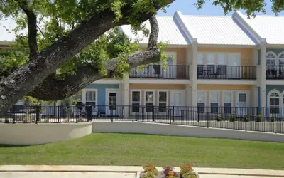 146 Beau Clair - Beachside Townhome With Pool in Long Beach
