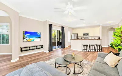 Upstay: Pet-friendly Family Condo w Poolsleeps 8
