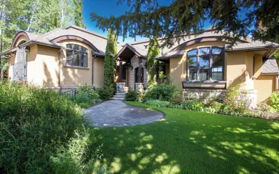 Chateau Du Soleil- Luxury Home Near Ski Lifts & Downtown Ketchum!