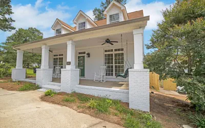 Augusta Getaway Near Masters Porch Swing Deck