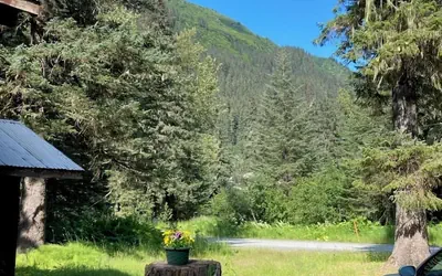 Valdez Lodge