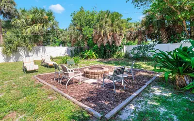 Beach & Resort Access - Pets, Games & Fire Pit