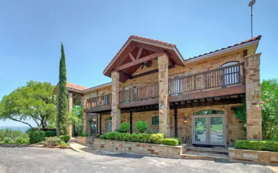 Luxurious Lakefront Estate: Spectacular Views and 600-ft Private Jetty & Boat Ramp