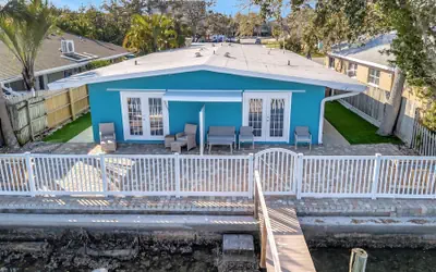 Waterfront Pet Friendly Boat Dock Walk 2 Beach