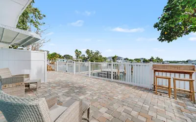 Waterfront Pet Friendly Boat Dock Walk 2 Beach