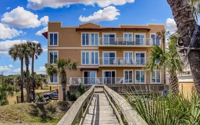 Vintage Ocean View Paradise - 1BR - Beachfront