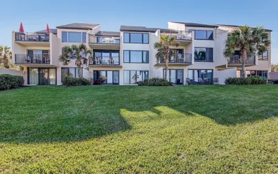 Pet Friendly 2 Bedroom Villa w/ Pool - Captain's Court