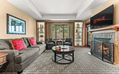 Lodge at Mountaineer Square