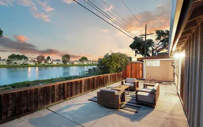 Lakefront Retreat  WaterViews 3BR 1.5BA