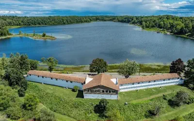 Fox Lakeview Lodge