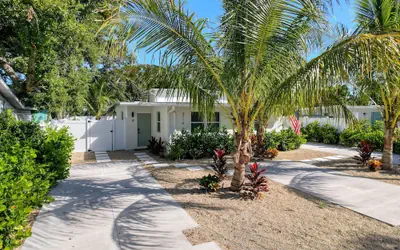 3716 7th Ave W