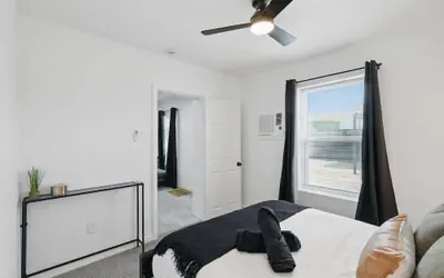 Modern 2BR Unit 3 With Hot Tub