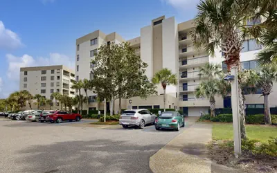 Third-floor Oceanfront Condo With Balcony, W/d, Pool & Tennis