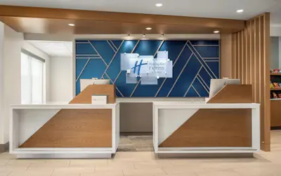Holiday Inn Express & Suites Overland Park South