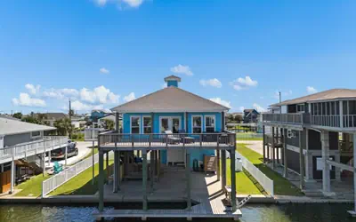 Dockside Dream Home for 10