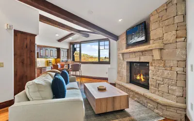 Ski-in/ski-out 1br Retreat + Hot Tub 1 Bedroom Condo