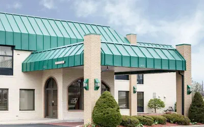 Lafayette Inn & Suites
