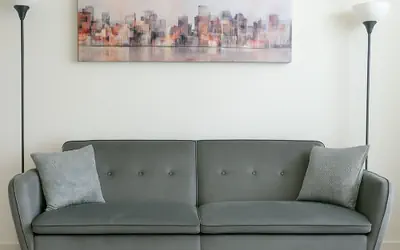 Modern,a+location,workerfriendly,pool,gym,kingbed