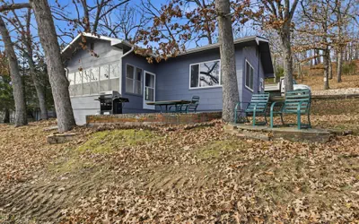 Charming & Cozy Waterfront Cabin at 21mm Near Shorty Pants