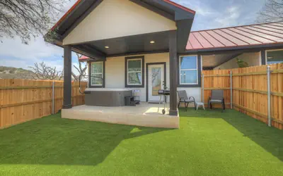 Live Oak Cabins-sleeps 8 W/hot-tubs
