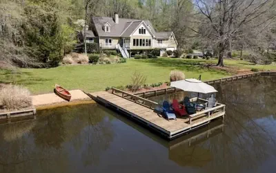 Lake Days Getaway - Lakeside Family Escape Near Hillsborough