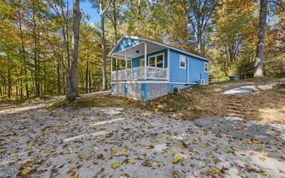 Cozy 1BR Cottage w Firepit Close to Downtown