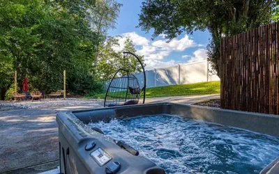 4BR 3BA Cabin w Games Hot Tub Near Smoky Mtns