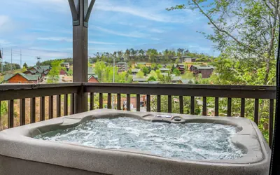 Charming New 5BR 4BA Cabin Near Dollywood