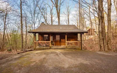 Location-quiet-hottub-fireplace