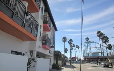 Carousel Beach Inn