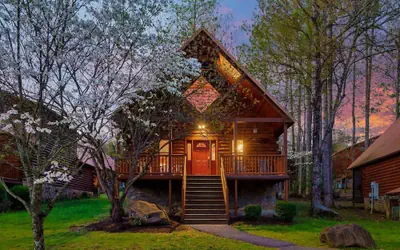 Dotties Place Cabin by Beyond Expectations With Hot Tub