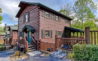 Day Dreamer Cabin With Views by Beyond Expectations