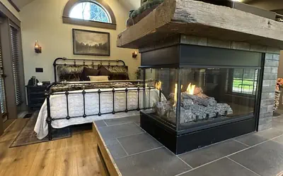 Luxury Gold Miner Cottage Walk to Britt
