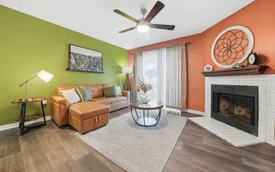 Modern 2BR 2BA w King Bed Pool Gym 10