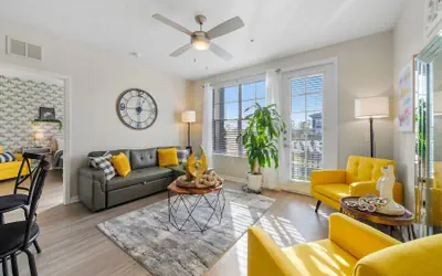 Stylish 2BR Corporate Stay Pool Balcony 2